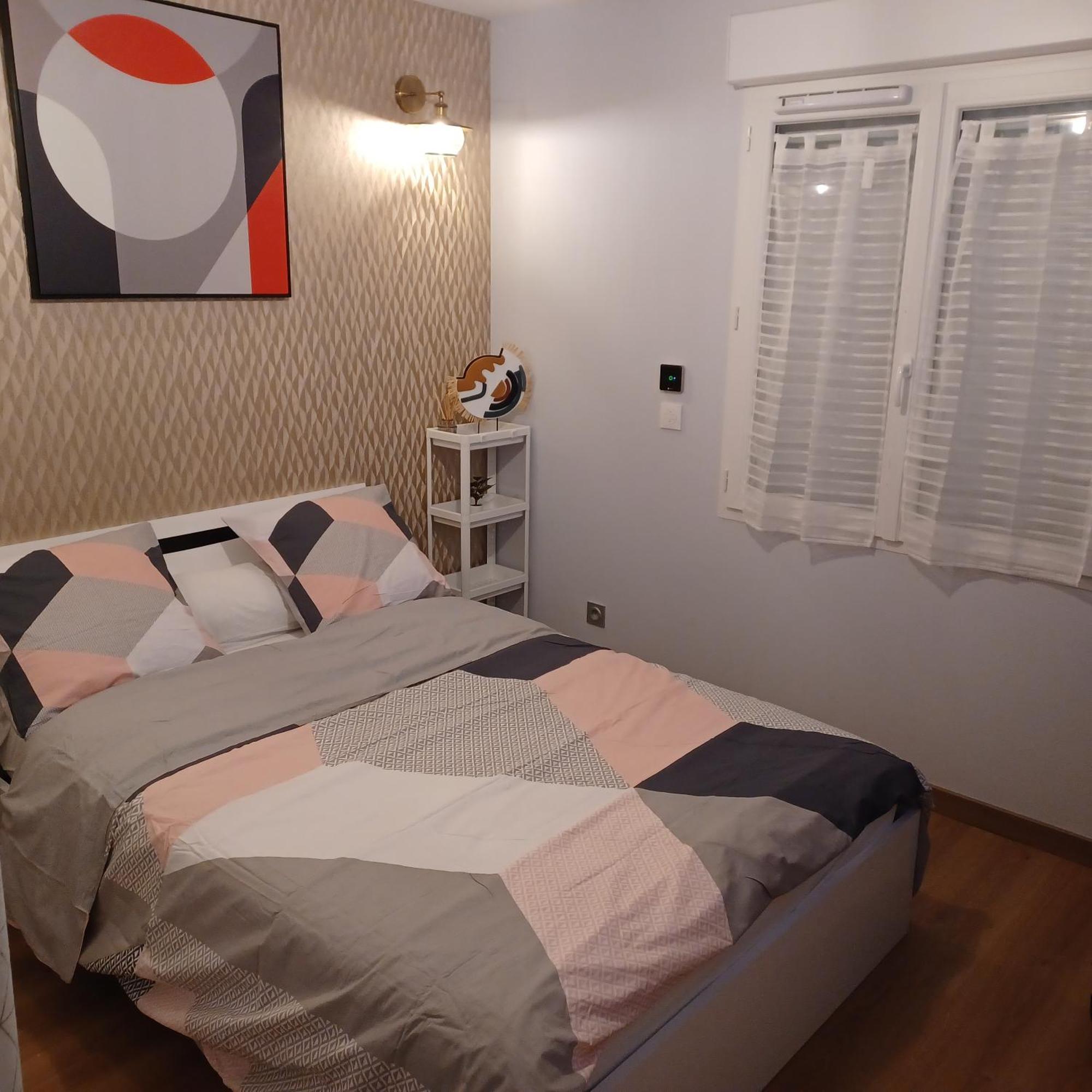 Privee/climatisee+tv /petit Dejeuner Inclu/tout Confort Séjour chez l'habitant